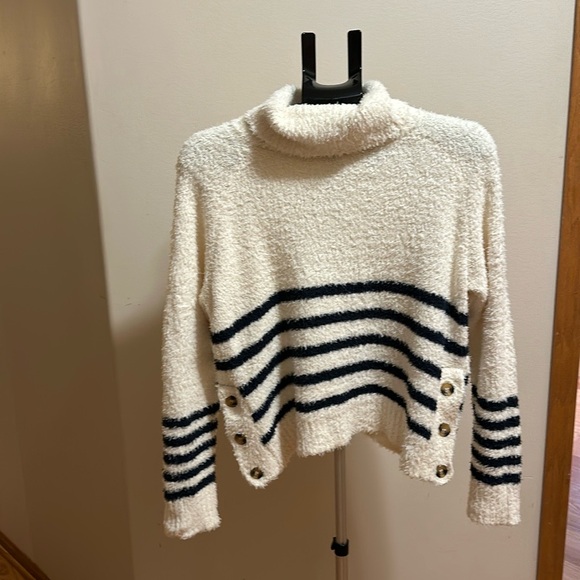 Favlux size medium women’s sweater. Cream and navy - Picture 3 of 5